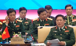 Bộ trưởng Quốc phòng Việt Nam Ngô Xuân Lịch điều hành ADMM Retreat 2020, sáng 19/2, tại Hà Nội