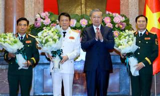 Bộ trưởng Công an Lương Tam Quang và Tổng Tham mưu trưởng Nguyễn Tân Cương được thăng hàm Đại tướng