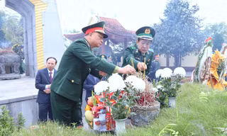 Tưởng niệm các Anh hùng Liệt sĩ hy sinh tại địa đầu Móng Cái năm 1979