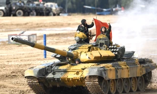 Kíp xe số 3 của đội tuyển xe tăng Việt Nam tham gia vòng loại cuộc thi "Xe tăng hành tiến". Ảnh: QĐND