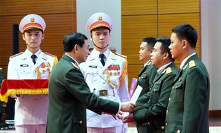 Đại tướng Phan Văn Giang thăng và phong quân hàm cho 3 gương mặt trẻ tiêu biểu