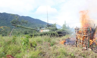 Xe tăng Lữ đoàn Tăng thiết giáp 273 cơ động tiêu diệt mục tiêu 