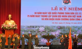 Tại lễ kỷ niệm, Thủ tướng Nguyễn Xuân Phúc đã trao tặng Huân chương Quân công Hạng nhất cho Quân đội nhân dân Việt Nam