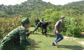 Chiến sĩ Biên phòng Cà Ná tuần tra, thục luyện đánh bắt tội phạm