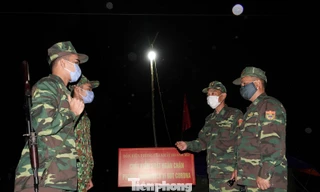 Bộ đội Biên phòng chốt chặn ngăn dịch COVID-19 trên tuyến biên giới phía Bắc. Ảnh: Nguyễn Minh