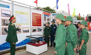 ĐVTN các lực lượng giao lưu, động viên tân binh lên đường nhập ngũ tại ngày hội