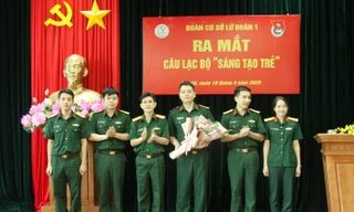 Lãnh đạo Lữ đoàn 1 chúc mừng Ban chủ nhiệm Câu lạc bộ