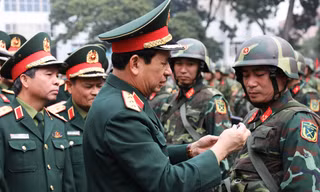 Thượng tướng Phan Văn Giang kiểm tra công tác sẵn sàng chiến đấu tại Lữ đoàn 144, ngày 20/1
