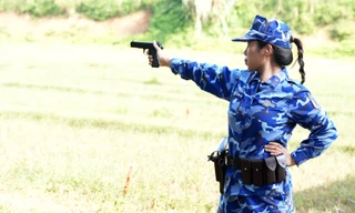 Tuyển thủ Cảnh sát biển thục luyện kỹ năng bắn súng AK và K54 tại Quân đoàn 12