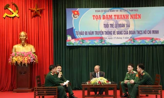 Các đại biểu tham gia chương trình tọa đàm, tối 15/3