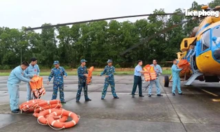 Ba tổ bay trực thăng quân sự sẵn sàng cất cánh cứu trợ đồng bào ở Yên Bái và Cao Bằng