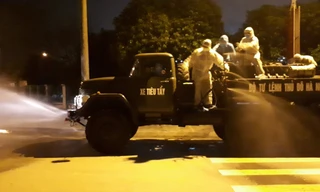 Bộ Tư lệnh Thủ đô tiêu độc ổ dịch Hạ Lôi trong đêm