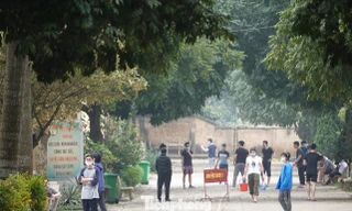 Công dân đang cách ly tập trung tại Tiểu đoàn 16, Trường Sĩ quan Lục quân 1. Ảnh: Nguyễn Minh