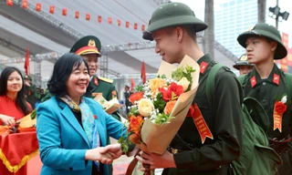 Lãnh đạo Hà Nội và Bộ Quốc phòng tiếp sức thanh niên Thủ đô tòng quân giữ nước
