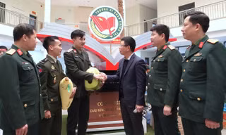 Học viên quân sự 3 nước Đông Dương hưởng ứng Chủ Nhật Đỏ 2024 tại Trường Sĩ quan Chính trị