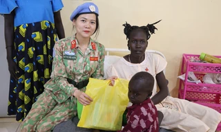 Thầy thuốc mũ nồi xanh Việt Nam sẻ chia yêu thương tại Bệnh viện Bentiu