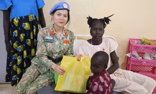 Thầy thuốc mũ nồi xanh Việt Nam sẻ chia yêu thương tại Bệnh viện Bentiu