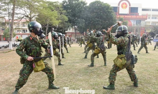 Chiến sĩ Bộ tư lệnh Thủ đô lập công, tô hồng Tháng thanh niên