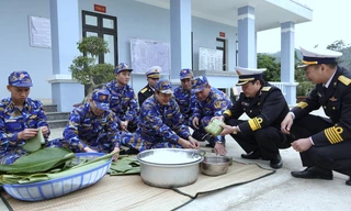 Tư lệnh Vũ Văn Nam kiểm tra sẵn sàng chiến đấu, chúc Tết chiến sĩ Vùng 1 Hải quân 