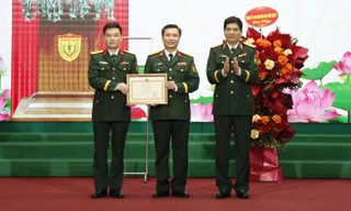 Bộ trưởng Bộ Quốc phòng khen thưởng đơn vị giữ vững trận địa đặc biệt