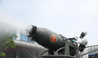 Bộ đội 'tấn công' ổ dịch COVID-19 ở BV Bệnh Nhiệt đới Trung ương cơ sở 2