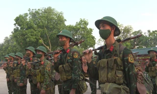 Cán bộ, chiến sĩ Đại đội 9 (Tiểu đoàn 1, Trung đoàn 2, Sư đoàn 3) chuẩn bị hành quân dã ngoại