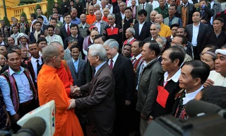 Tổng Bí thư, Chủ tịch nước Nguyễn Phú Trọng trò chuyện thân mật với các già làng, trưởng bản, người có uy tín, chiều 21/12 