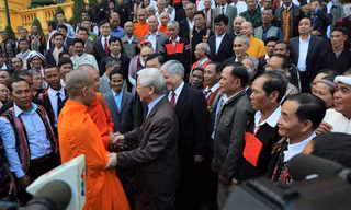 Tổng Bí thư, Chủ tịch nước Nguyễn Phú Trọng trò chuyện thân mật với các già làng, trưởng bản, người có uy tín, chiều 21/12 