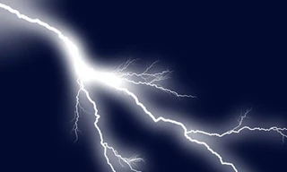 Sét đánh trúng trường tiểu học, 18 người chết