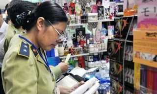 Chống hàng giả trên các tuyến phố trung tâm