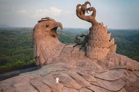 Tượng đại bàng to nhất thế giới, mất 10 năm xây dựng ở Ấn Độ