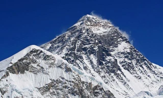 Đỉnh Everest vẫn còn “nhỏ bé” so với những ngọn núi bí ẩn nằm sâu dưới bề mặt Trái Đất.