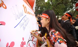 Hoa hậu, người đẹp rạng rỡ trong ngày hội Chủ nhật Đỏ 2019