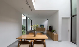 Nhà trong ngõ hẹp vẫn đẹp và tràn ngập ánh sáng