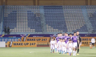 Mục kích khán giả 'mất tích' trên sân Hàng Đẫy ngày thi hành án