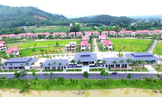 'Ông lớn' BĐS Hà Nội mang biệt thự, villas, căn hộ siêu sang đi 'cắm' ngân hàng