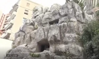 Sửng sốt căn biệt thự đặc biệt ẩn mình trong núi đá