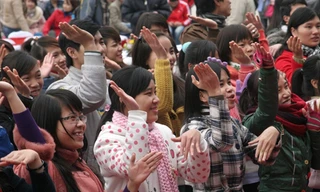 Giới trẻ hào hứng nhảy dân vũ 'Trống cơm'