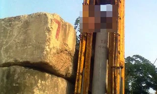 Nam công nhân bị máy ép cọc đè chết