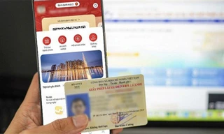 Từ nay, tài xế chỉ cần xuất trình VneID đã tích hợp ‘bằng lái’ khi được yêu cầu kiểm tra