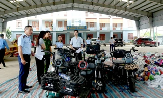 Tiêu hủy số lượng lớn xe máy điện, phụ kiện ô tô không rõ nguồn gốc