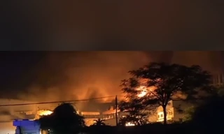 Nghìn mét vuông nhà xưởng ở Ninh Bình bị thiêu rụi trong đêm