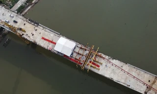 Hợp long cầu vượt sông Đáy 1.500 tỷ đồng nối Ninh Bình với Nam Định 