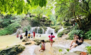 Du khách hoảng loạn vì thuỷ điện ở Hoà Bình xả lũ không báo trước