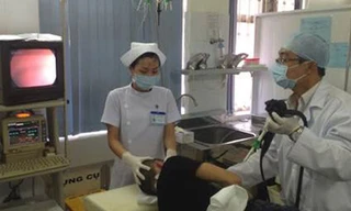 Nội soi dạ dày và tìm vi trùng tại Bệnh viện Vạn Hạnh. Ảnh: V.H