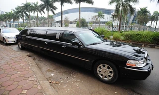 Hôn phu đi limousine hỏi cưới Ngô Trà My