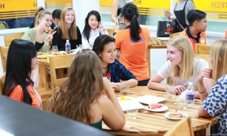 Những “vị khách” quốc tế thường xuyên của sinh viên ngành Ngôn ngữ Anh HUTECH