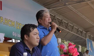 PGS-TS Phạm Văn Năng, nguyên hiệu trưởng nhà trường, trưởng ban chỉ đạo phát biểu khai mạc giải