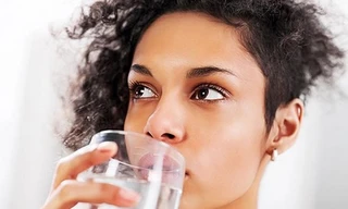 Uống đủ nước. 