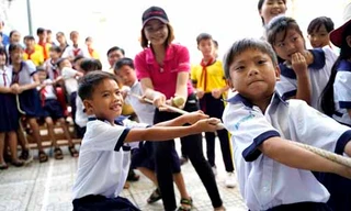Nhân viên tập đoàn Chubb đã cùng các em học sinh tham gia trò chơi vận động